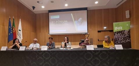 Da esquerda para a direita: Cristina Soutinho, Direção da APC Coimbra; Mário Pereira, Presidente da FORMEM; Sílvia Portugal, Investigadora do CES; João Rodrigues, Destinatário de assistência pessoal do CAVI da APC Coimbra e Ana Ester Dias, Familiar de destinatários de assistência pessoal do CAVI Cavalo Azul.