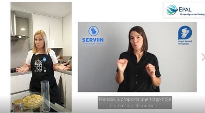 São visíveis duas mulheres, em imagens separadas. A que se encontra do lado esquerdo está numa cozinha onde é visível um fogão, armários e objetos para confeção de alimentos. Do lado direito está uma intérprete de Língua Gestual Portuguesa e por baixo uma caixa de texto com legendagem. São visíveis os logos da EPAL (Empresa Portuguesa das Águas Livres), do SERVIIN (Portal do Cidadão Surdo) e um símbolo de Língua Gestual Portuguesa.