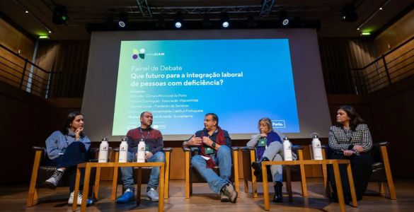 Fotografia do painel de debate: Que futuro para a integração laboral de pessoas com defeciência?