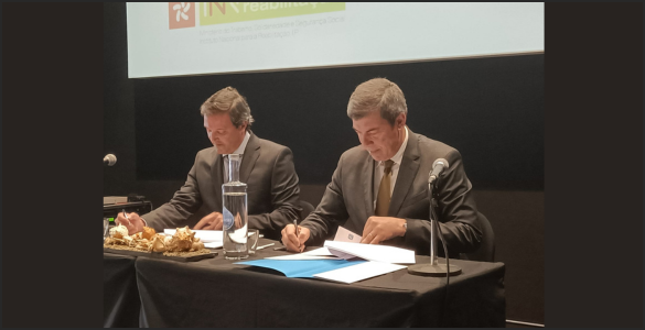 Assinatura do protocolo pelo Presidente do INR e pelo Presidente da Câmara Municipal de Ílhavo