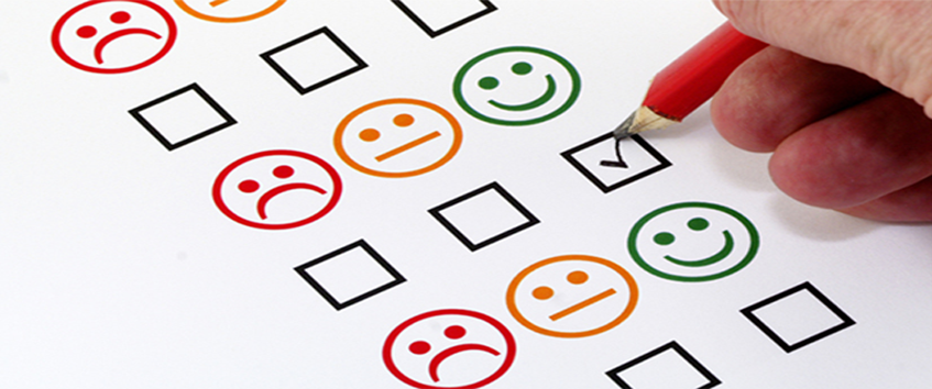 3 emoji: um verde, um amarelo e um vermelho. Sob o emoji verde encontra-se um Visto.